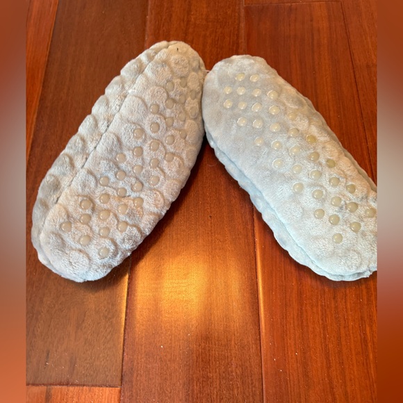 NWT Sock Slippers Size medium/large (for shoe sizes 8-10.5) - Picture 2 of 6